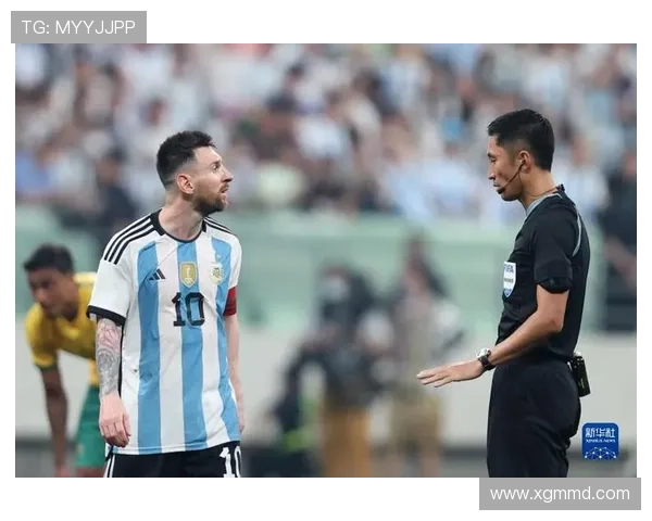 阿根廷裁判红牌罚下足协主席之子随后遭停职引发公正执法争议