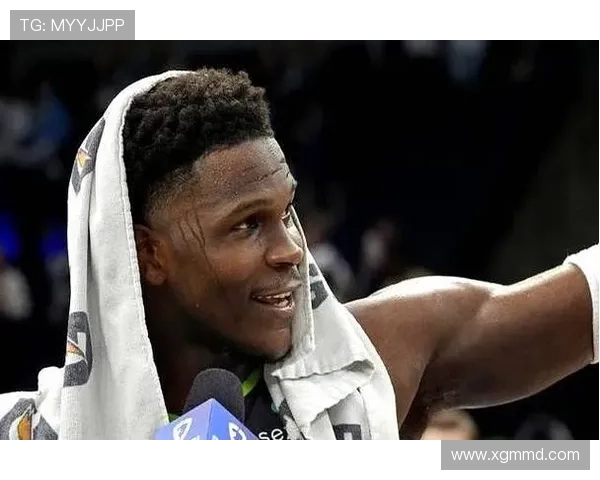 爱德华兹轰下三十五分强势引领森林狼击败爵士收获关键的一场胜利